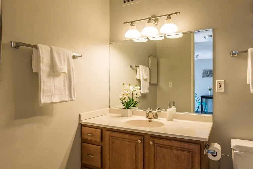 FRONTDESK The Churchill Apts Downtown Minneapolis