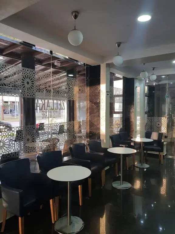 ZELLAKA hôtel & café