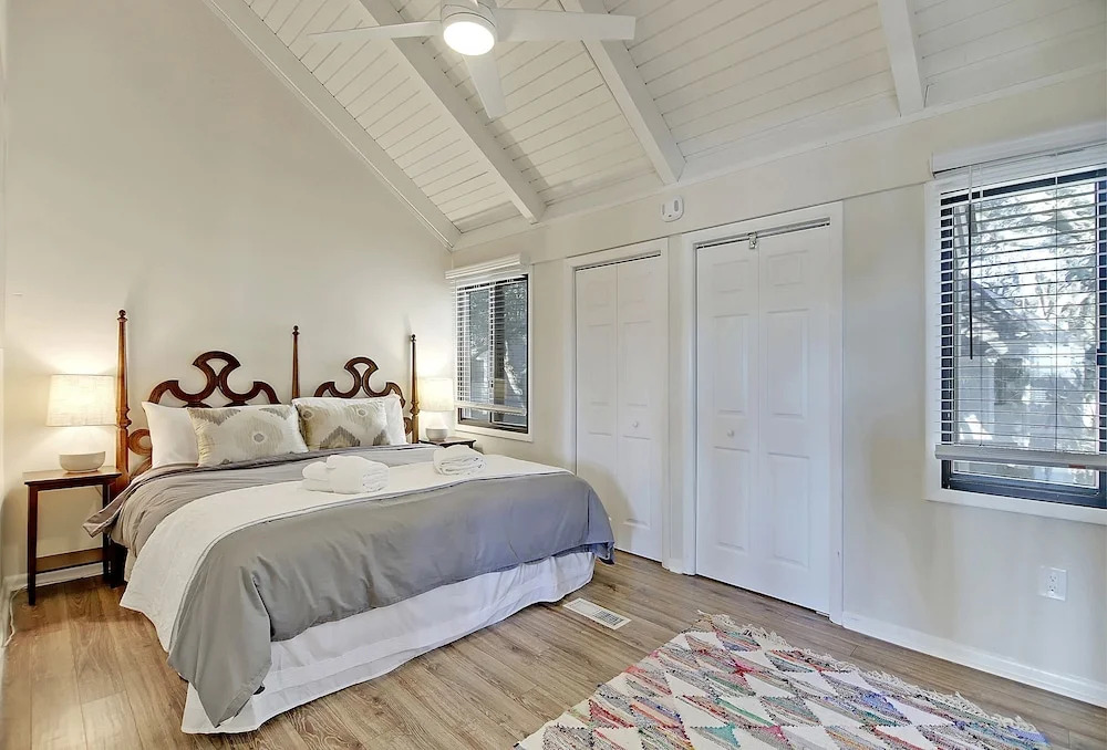 Updated Seabrook Villa -- Near Beach & Pool! Villa