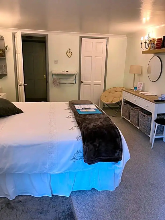 Luxury 3 bedded room with sea views and parking