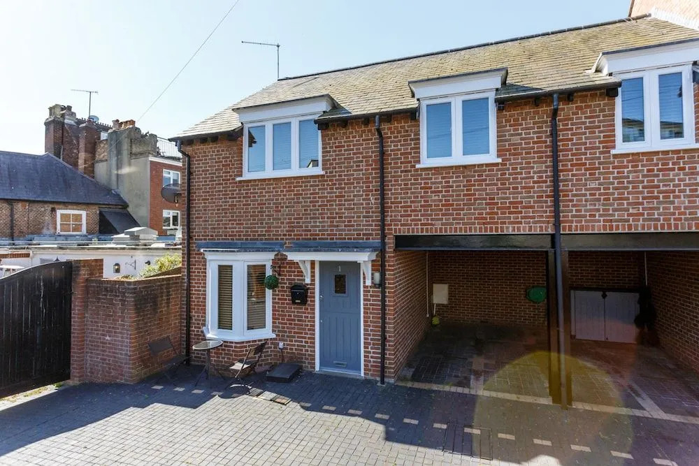 Magnolia House - Beautiful Townhouse in Old Town Poole