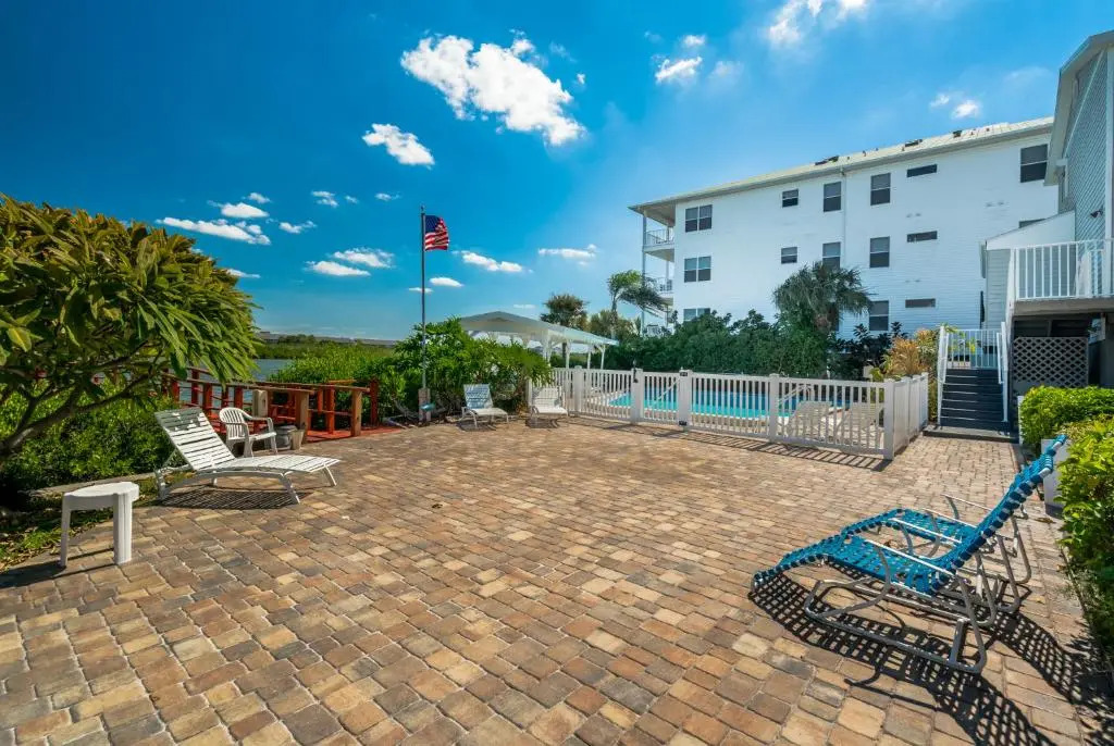 Seashell 19, 2 Bedrooms, Pool Access, WiFi, Sleeps 6, Walk to Beach