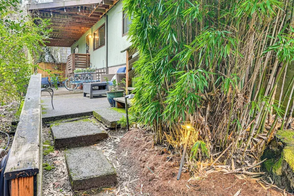3 Mi to Downtown Portland: Lush Flat w/ Fire Pit