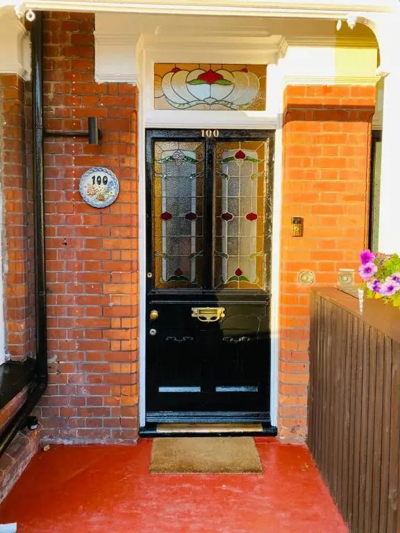 Pierremont En-Suite Rooms- 4 mins walk to Viking Bay Beach