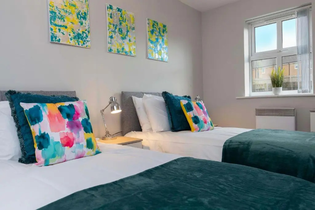 2 Bedroom Apartment in Darlington with Free Parking & Smart TV