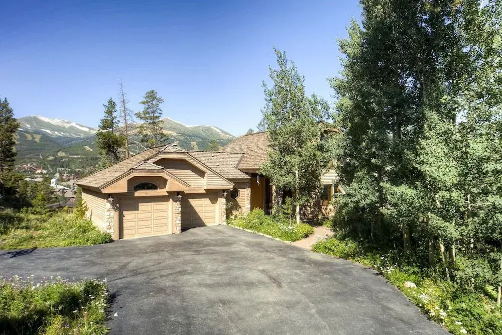 Mountain Majesty at Alpenvu Lodge by RedAwning