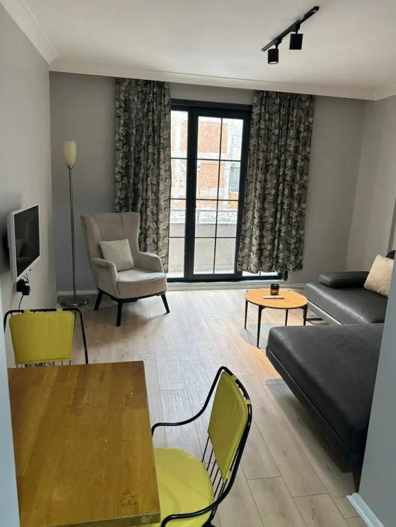 Lovely Apartment With Balcony in Esenler