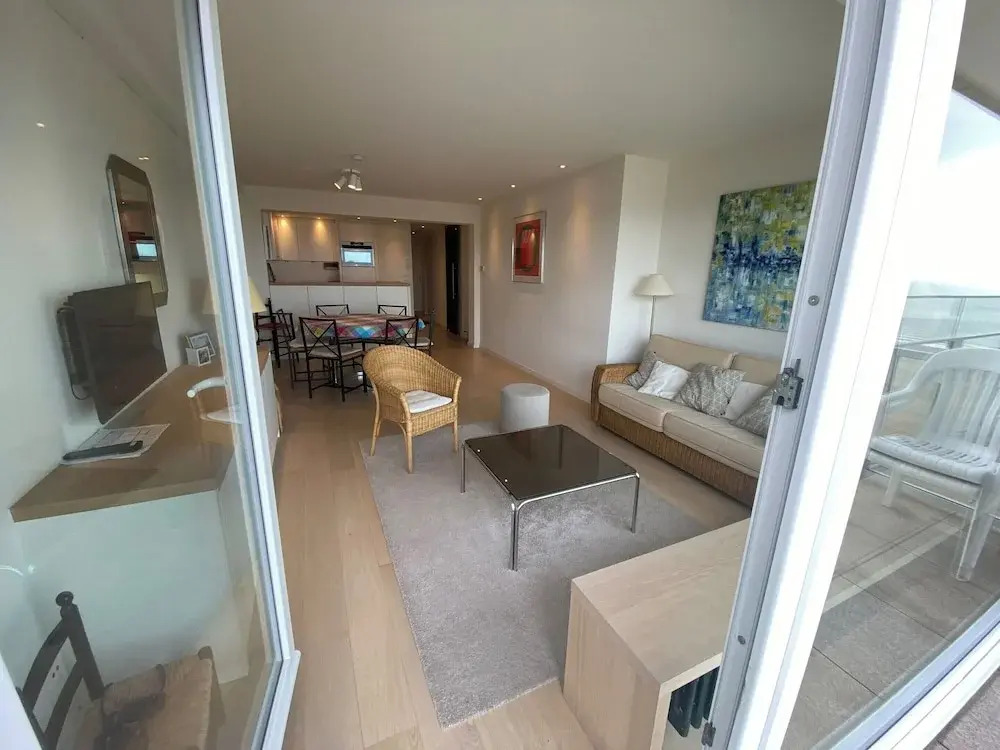 Sea View Stay for 6 Guests