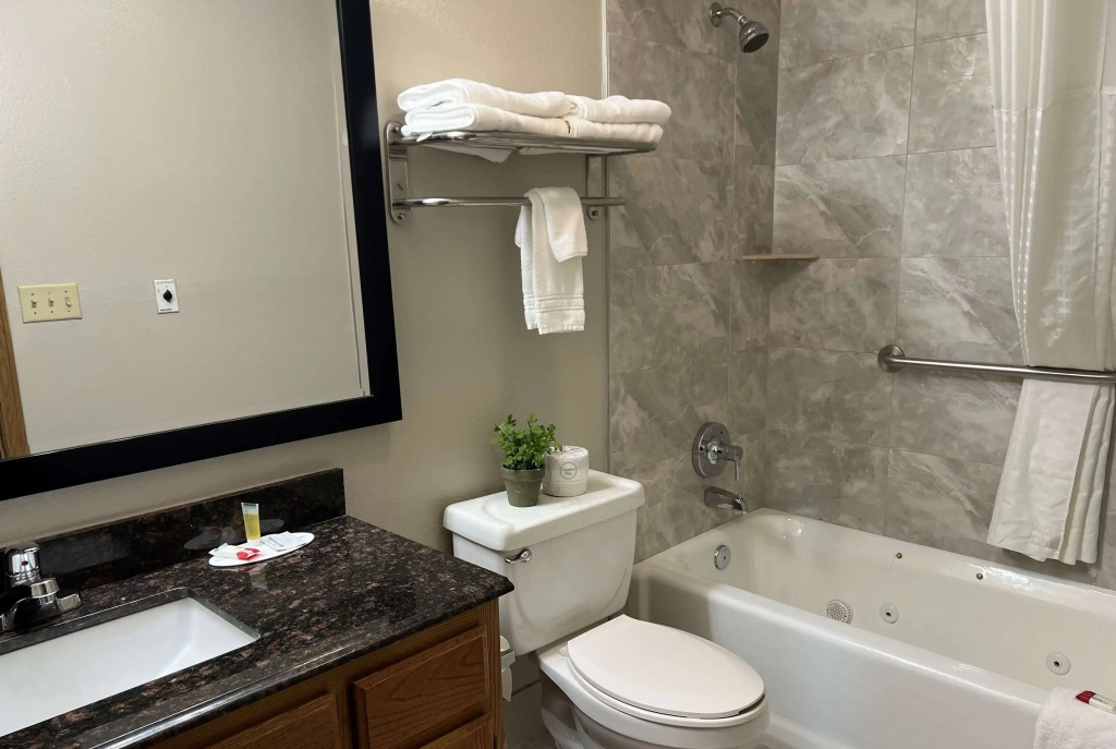 Days Inn by Wyndham Grove