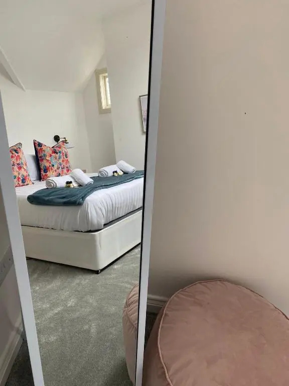18 North Road Flat 4 by Mia Living Free Parking On Site