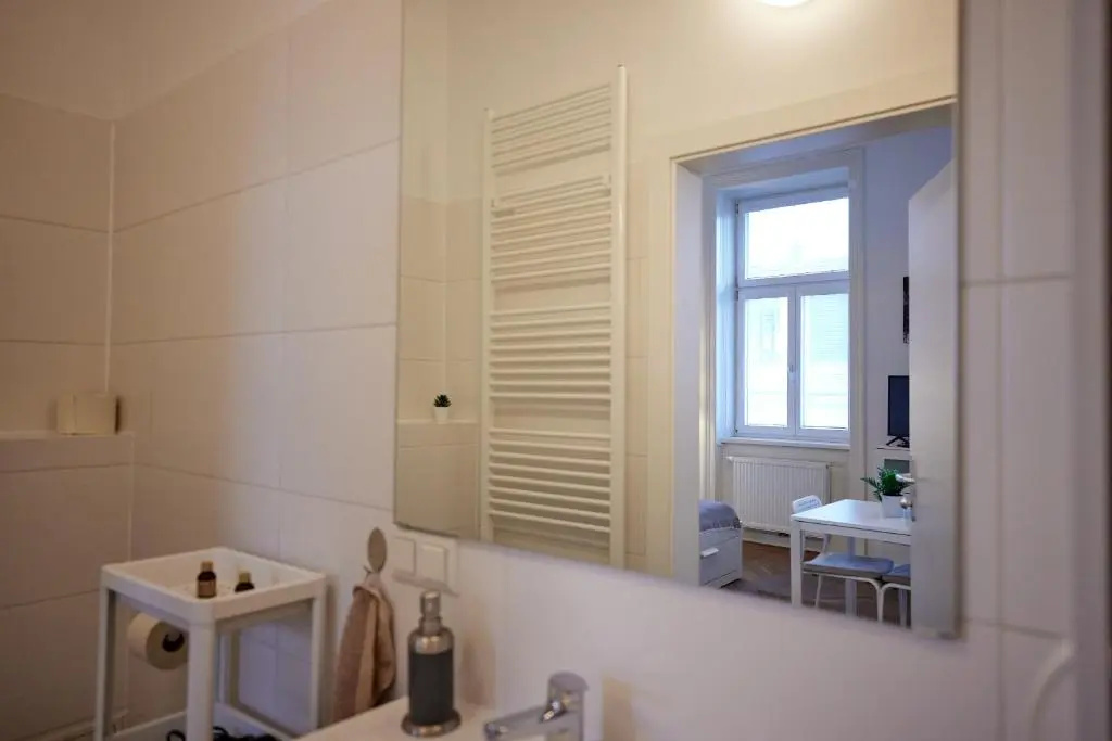 Nice Studio Close To Metro III (Adults Only)