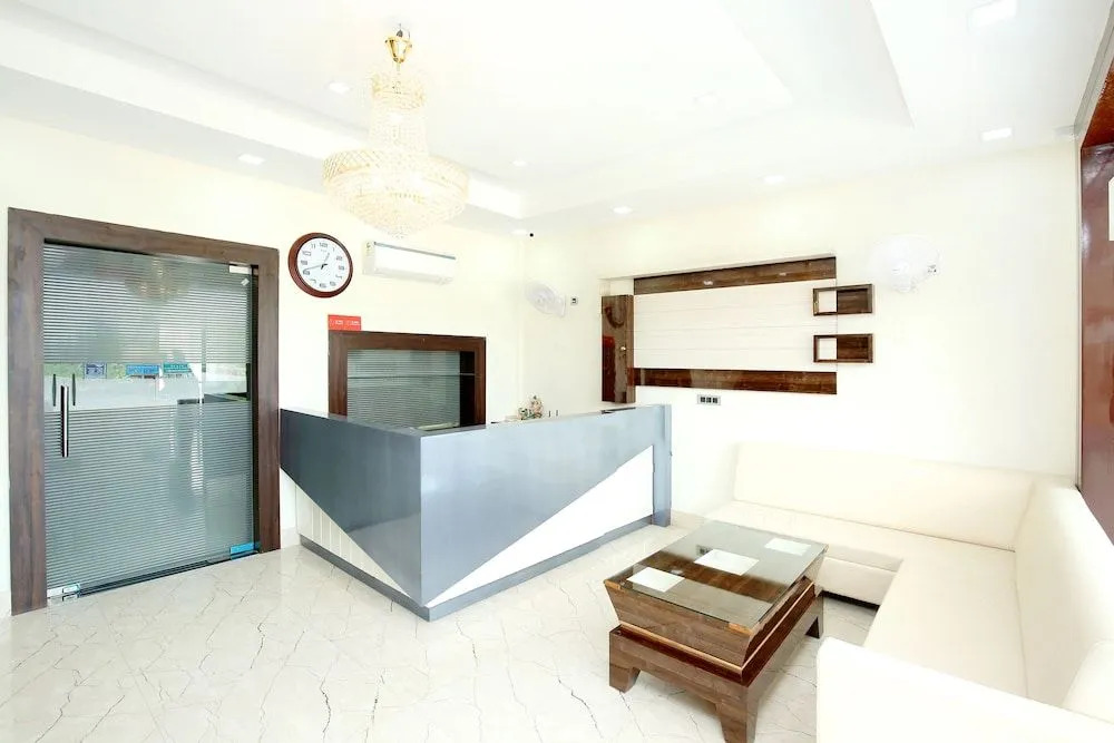 Oyo 40417 Hotel Grand Taj