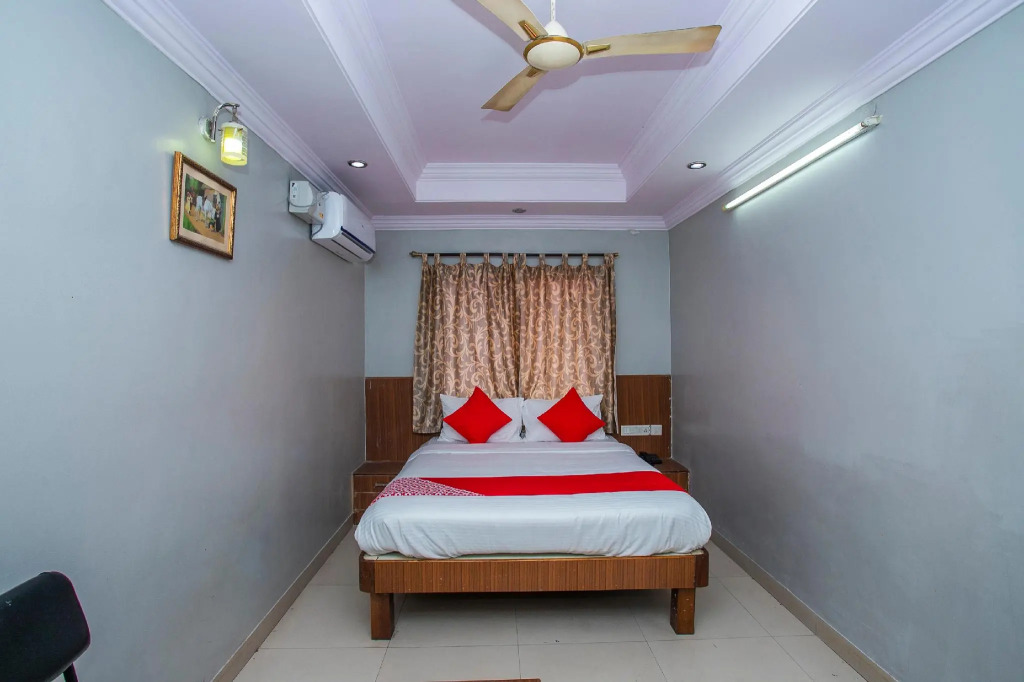 Hotel O White Fort Near Lalbagh Botanical Garden