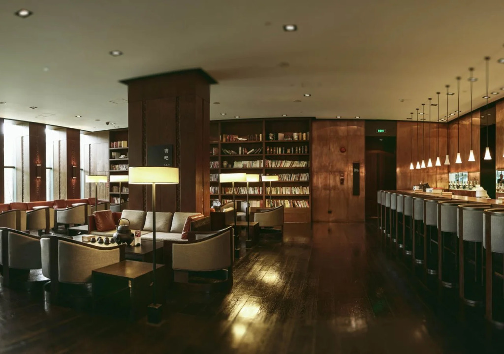 Bay Breeze Hotel