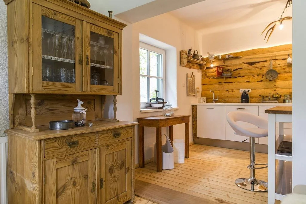 Forest Chalet, all famous ski areas around us, 15 min to city of salzburg, mountainview, panorama sauna, bath whirlpool, fire pit in garden up to 10 p
