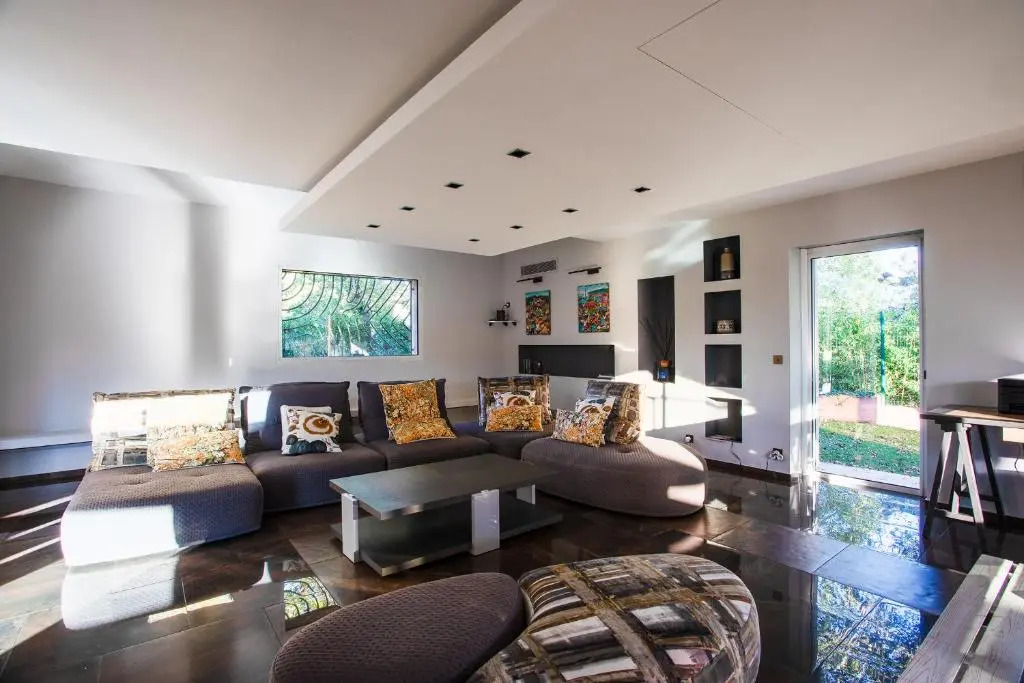 Serene Luxurious Hillside Villa Near Cannes