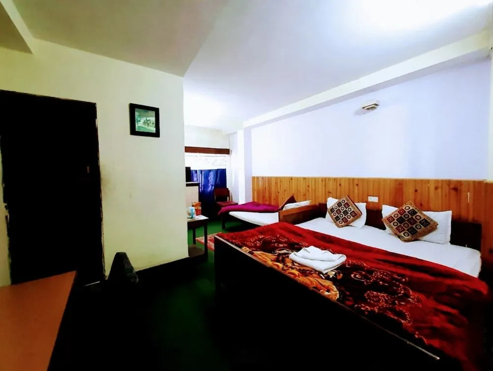 Goroomgo  Opal Inn Darjeeling