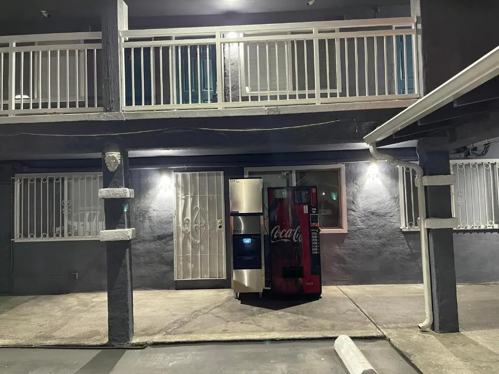 The Oaks Motel