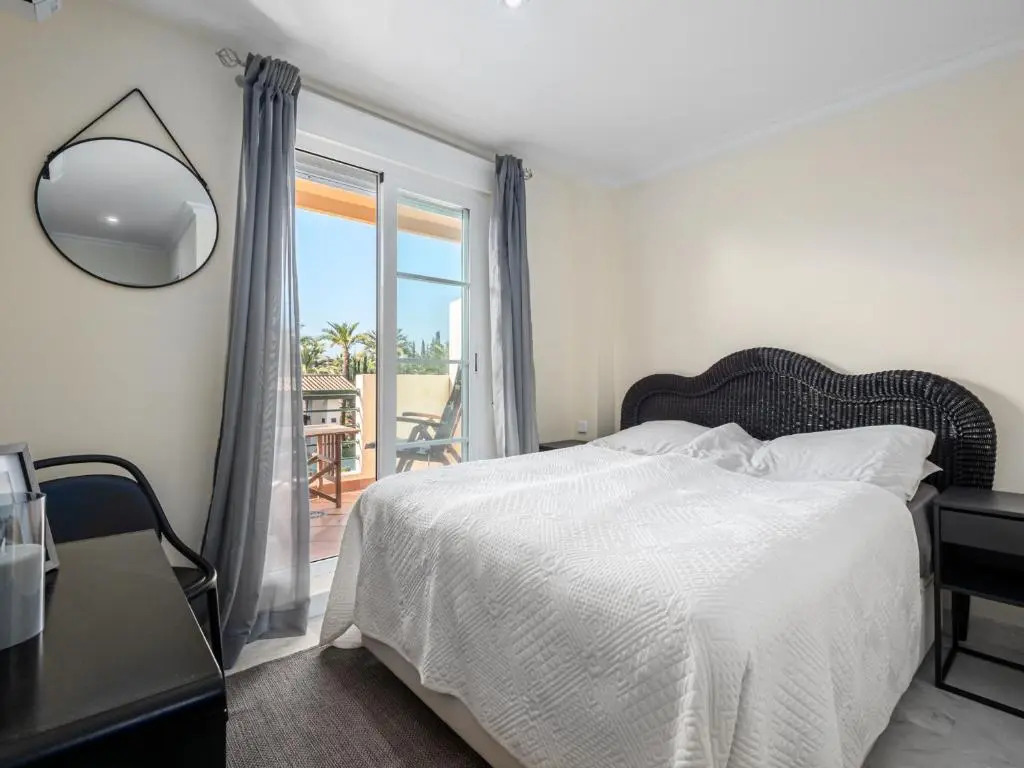 Beautiful 2 bed Apt with amazing views - RDR203