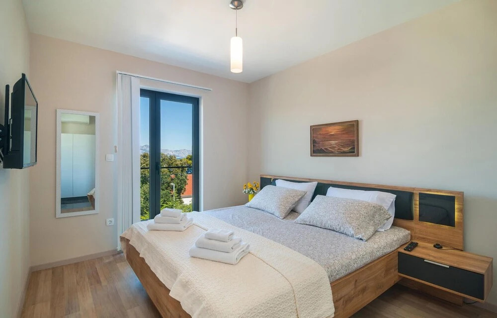 Amazing Apartment in Selca With 2 Bedrooms, Wifi and Outdoor Swimming Pool