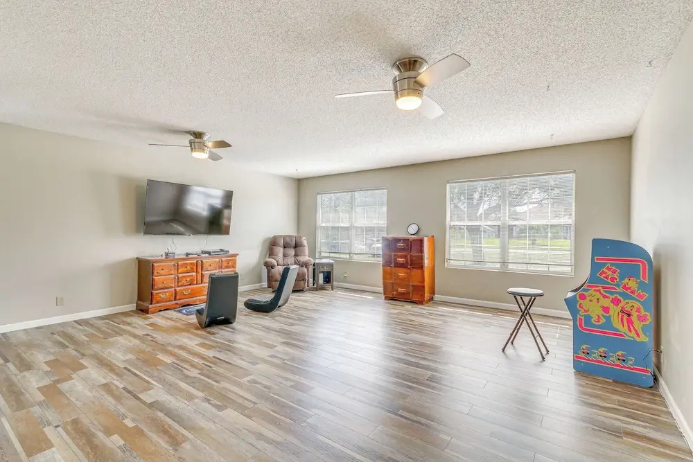 5 Mi to Navarre Beach: Home w/ Game Room & Yard