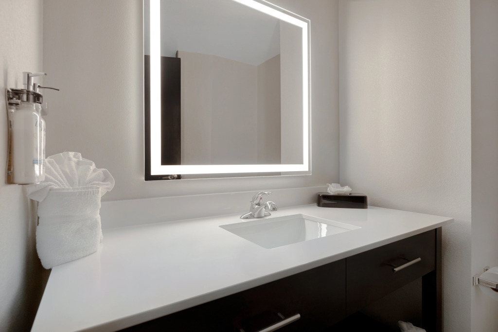 Holiday Inn Express & Suites - Kansas City KU Medical Center by IHG