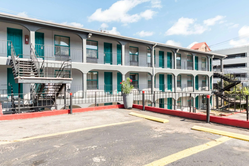 Motel 9 University-Downtown