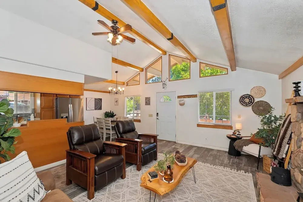 Bear Cub Cottage with HotTub & Firepit