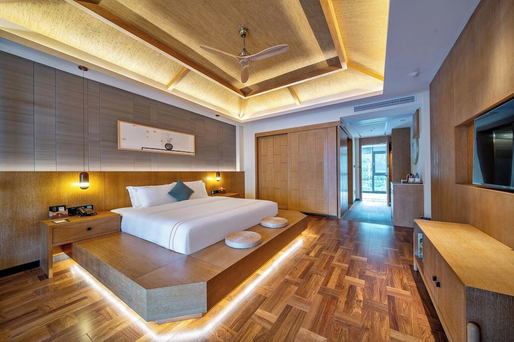 Yangshuo Fadai overhanging hot spring light luxury hotel