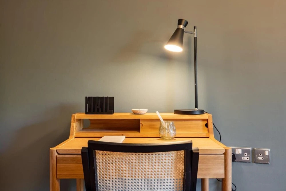 The Crystal Quarters - Modern Bright 2bdr Apartment
