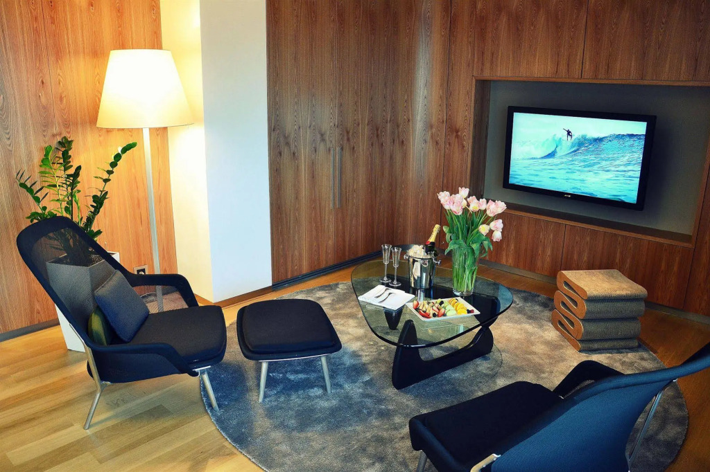 One Room Hotel