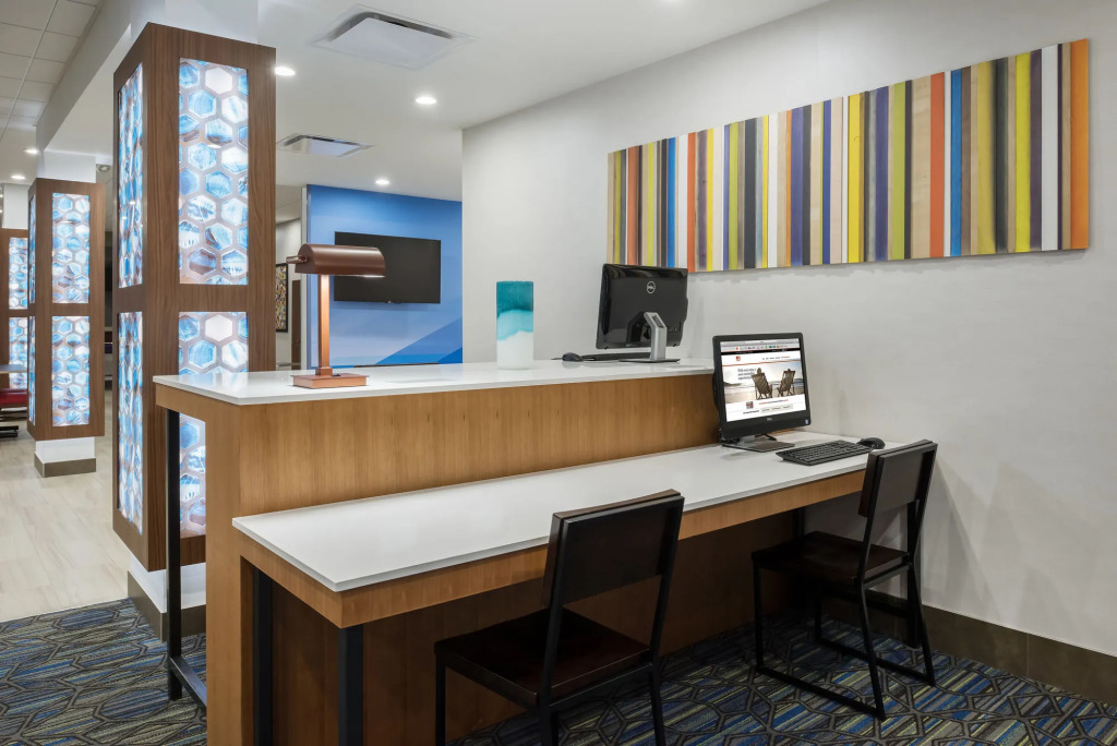 Holiday Inn Express & Suites West Plains Southwest by IHG