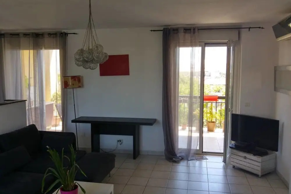 Beau T3 - Climatisé - Grande Terrasse - Marseille