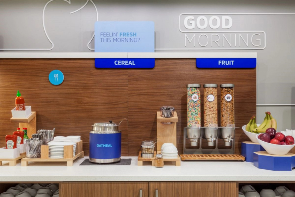 Holiday Inn Express & Suites - Detroit North - Roseville by IHG
