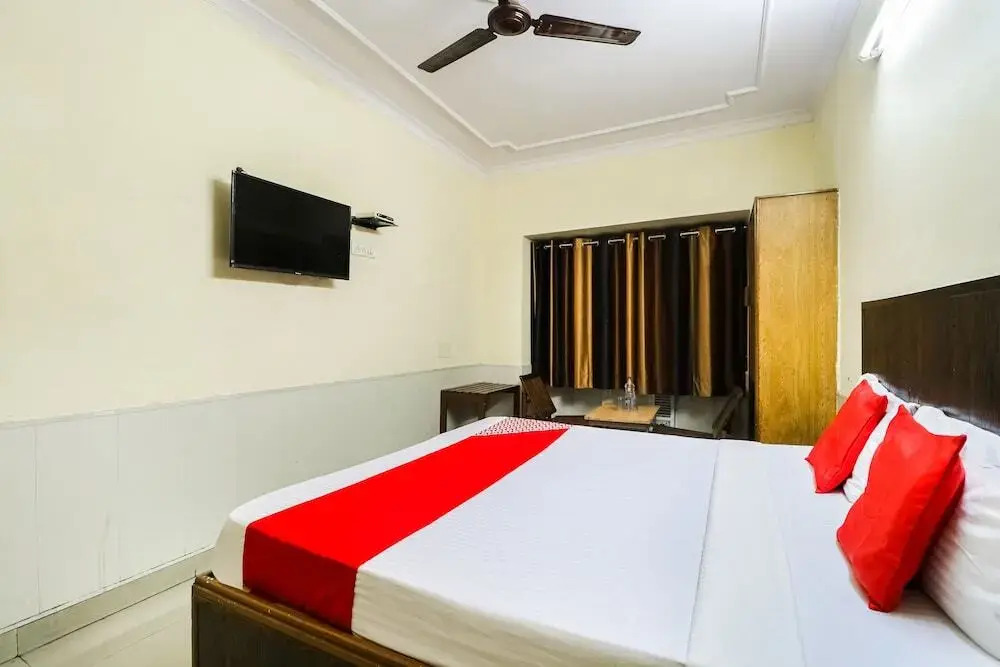Hotel Rising Sun by OYO Rooms
