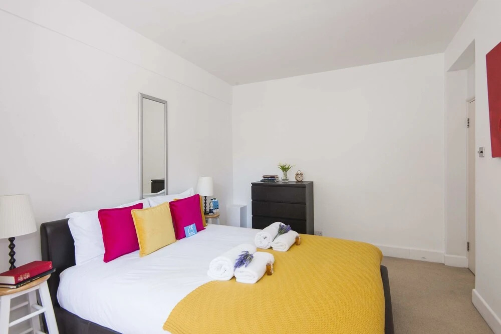 The Wonderful Chelsea Manor Street Apartment - CHK