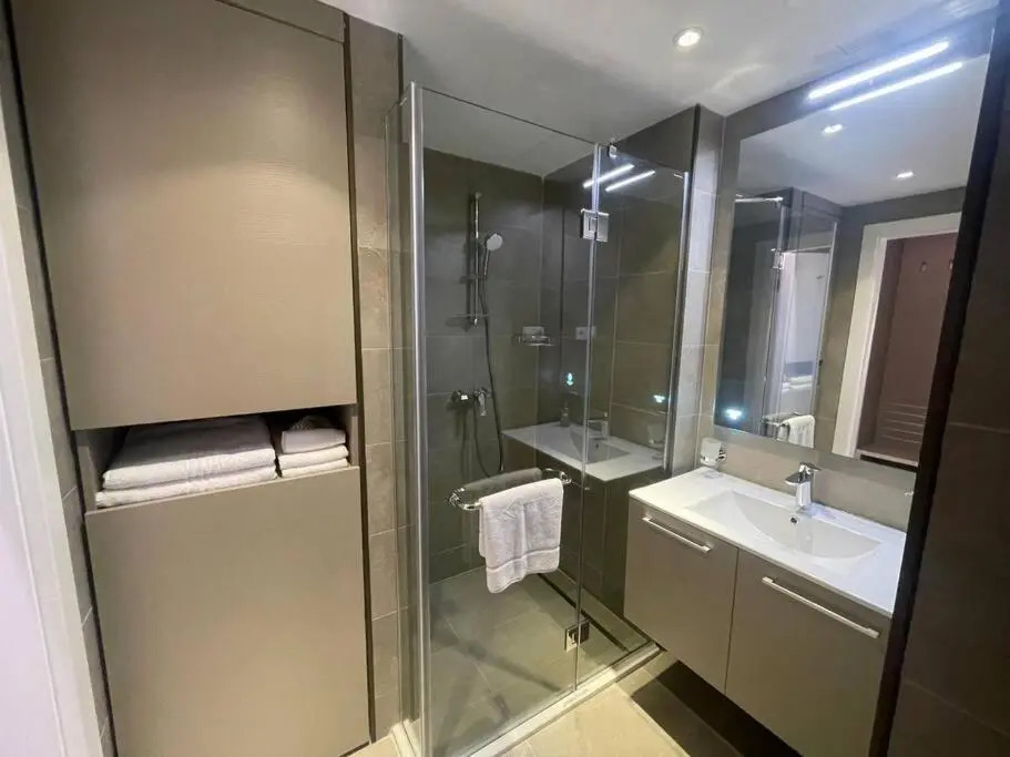 Leo Group Luxury Apartment 18-32 Alliance Palace