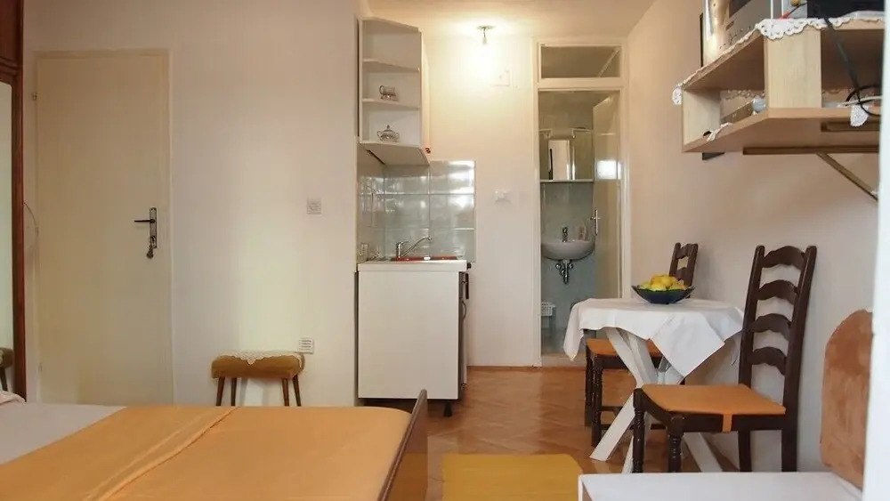 Ivica - 100m From the Beach - SA3 Narancasti