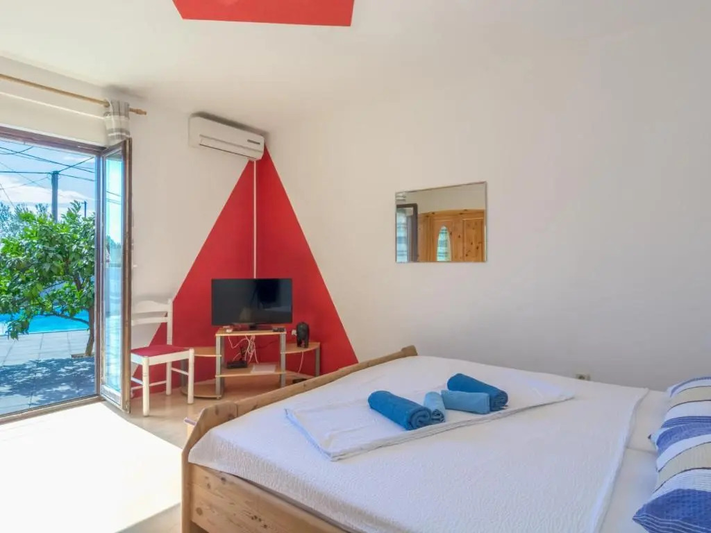 Crowonder Lucky Holiday House with Pool and Patio 30 meters from the Beach