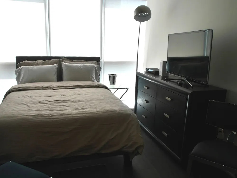 Stunning New Condo - Heart of King West