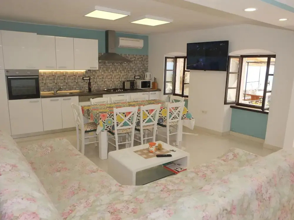 Spacious Holiday Home With Terrace & Great Sea View