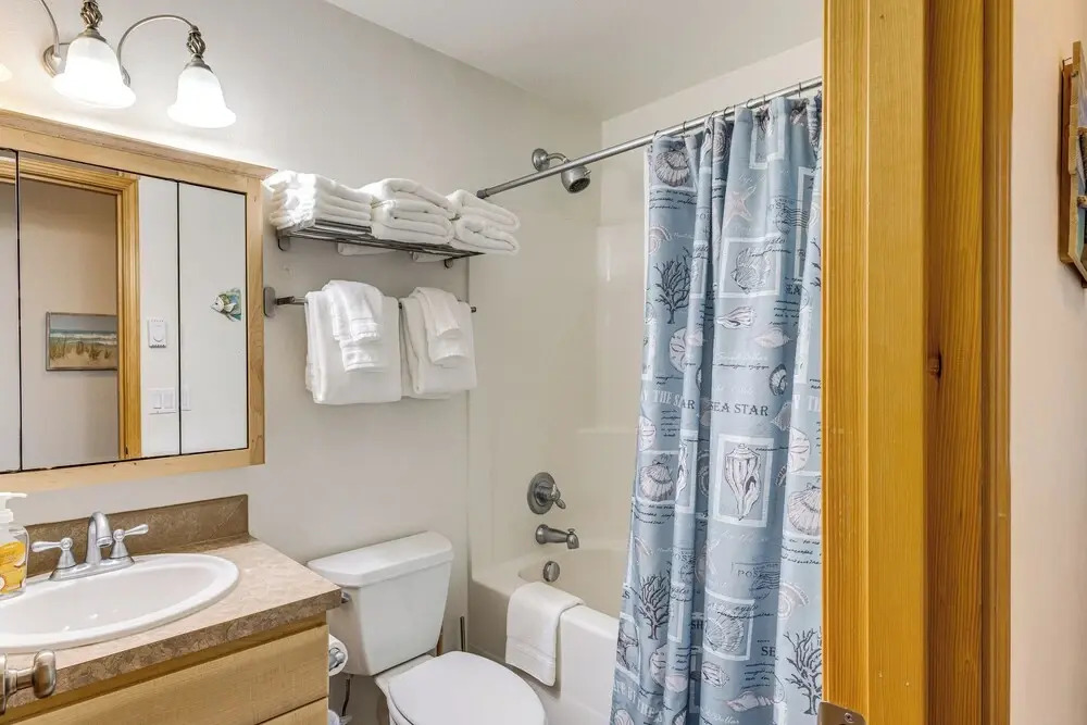 Half Mi to Beach: Rockaway Beach Home w/ Grill!