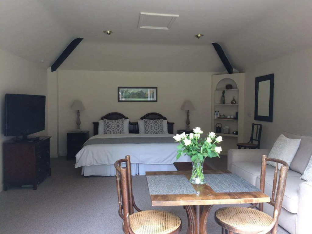 Little Manor