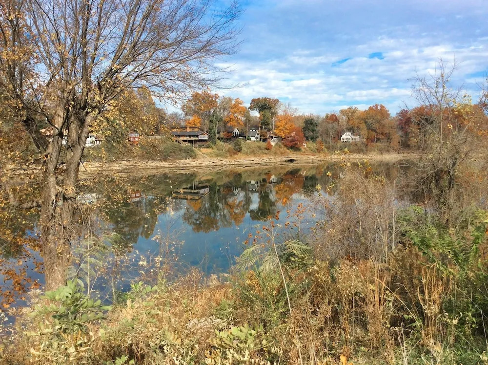River Bliss! Luxury 4br Water Views 4 Bedroom Home