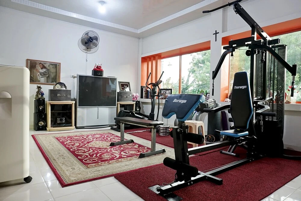 Oyo 1076 Dmc Homestay
