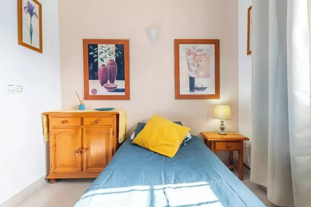 4 Bedroom 6 Guests Apartment 60m From Beach