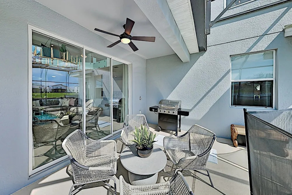 Storey Lake All-suite W/ Private Pool & Spa 5 Bedroom Home