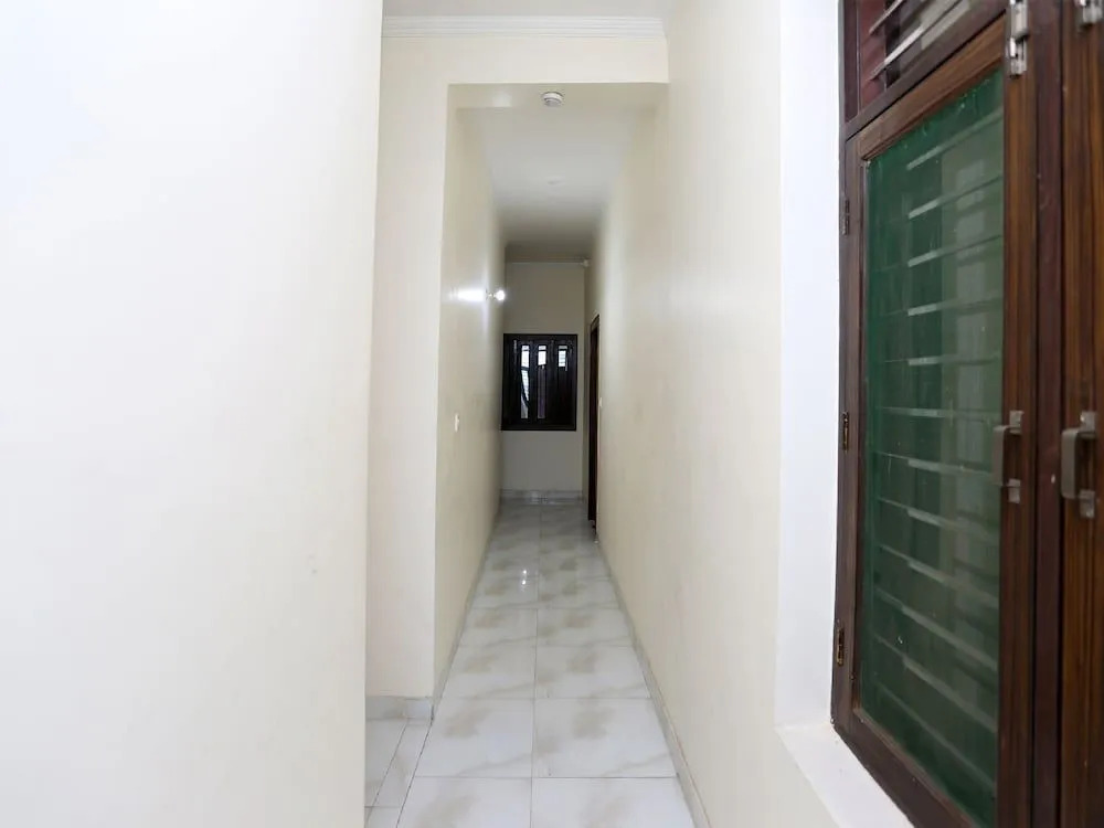 Oyo 17066 Hotel Pushpa Palace
