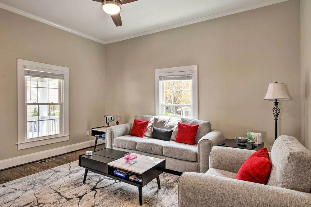 Ideally Located 'penne Place' w/ Deck & Grill