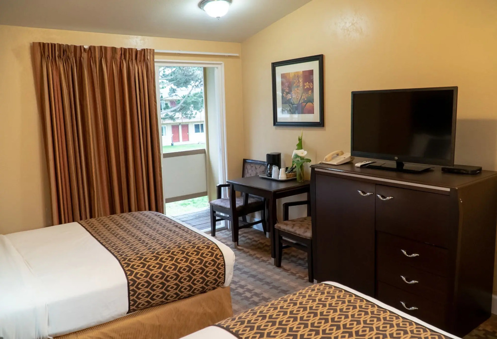Silver Surf Motel